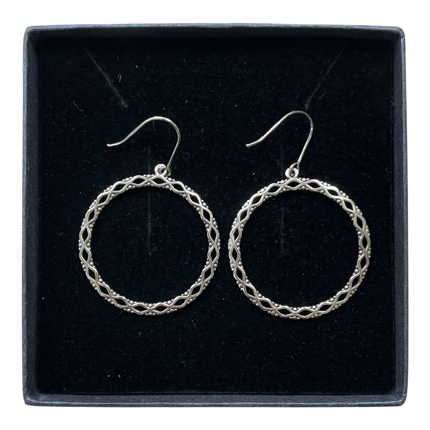 Lumoava Solina hook earrings, silver