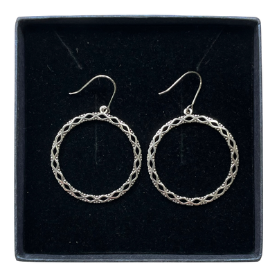 Lumoava Solina hook earrings, silver