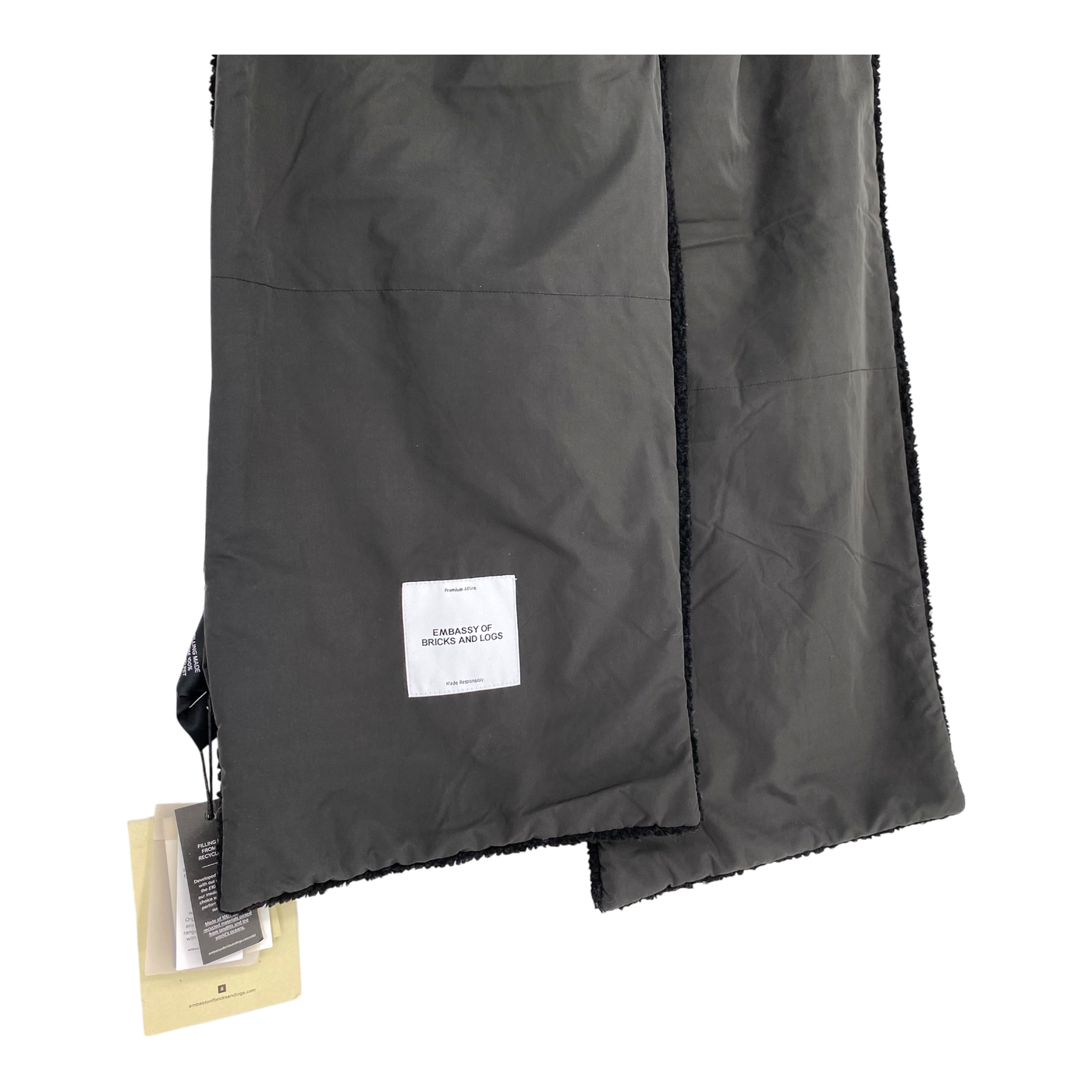 Embassy of Bricks and Logs bayonne sherpa scarf, black