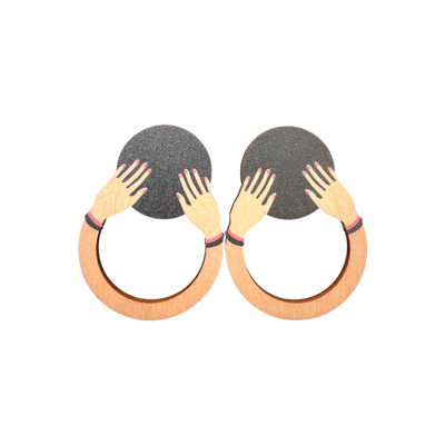 Yo Zen hug earrings, wooden