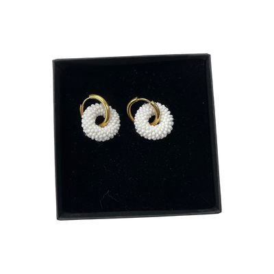 Kaiko veda earrings, white/gold