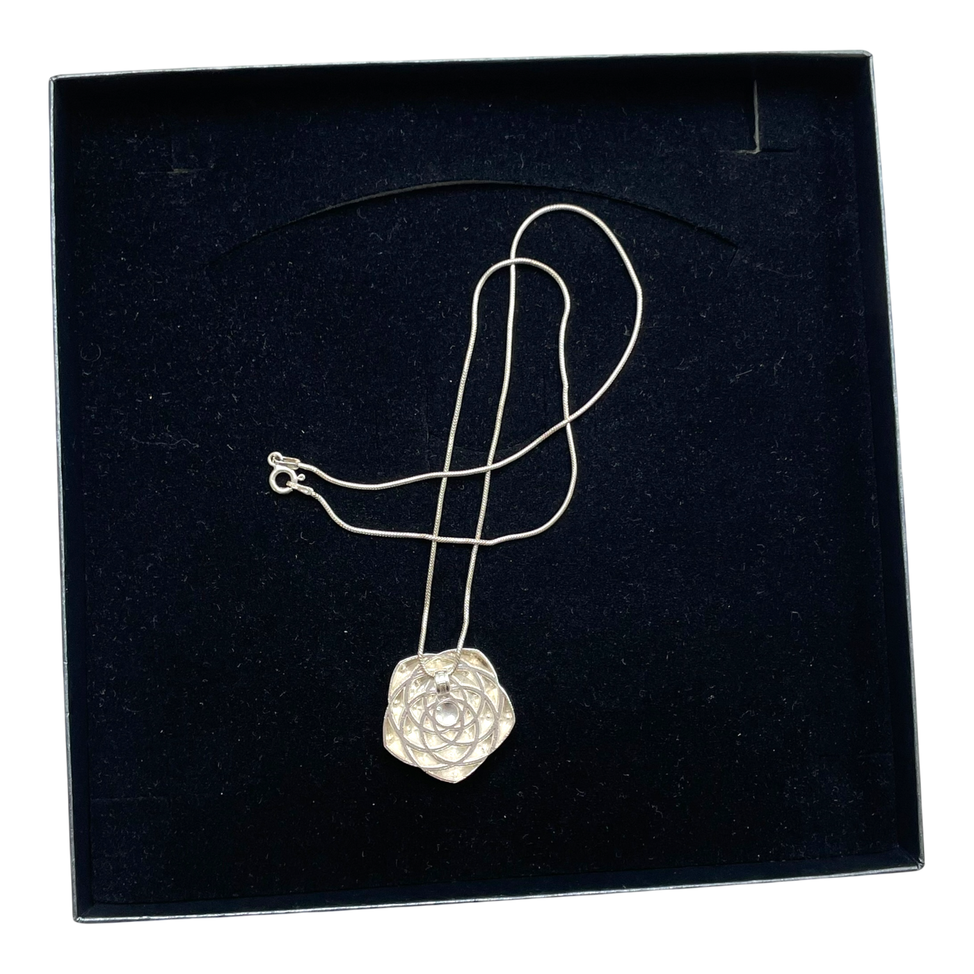 Lumoava roosa necklace, silver