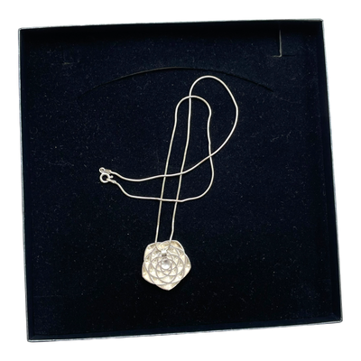 Lumoava roosa necklace, silver