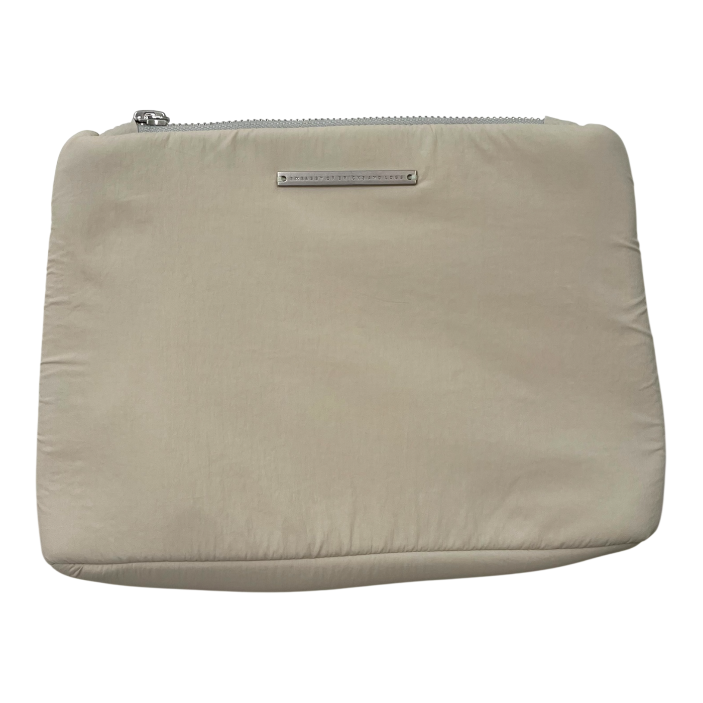 Embassy of Bricks and Logs albi quilted bag, off white