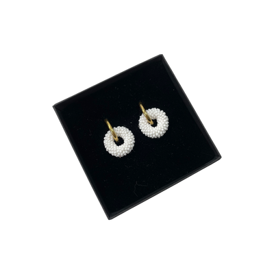 Kaiko veda earrings, white/gold