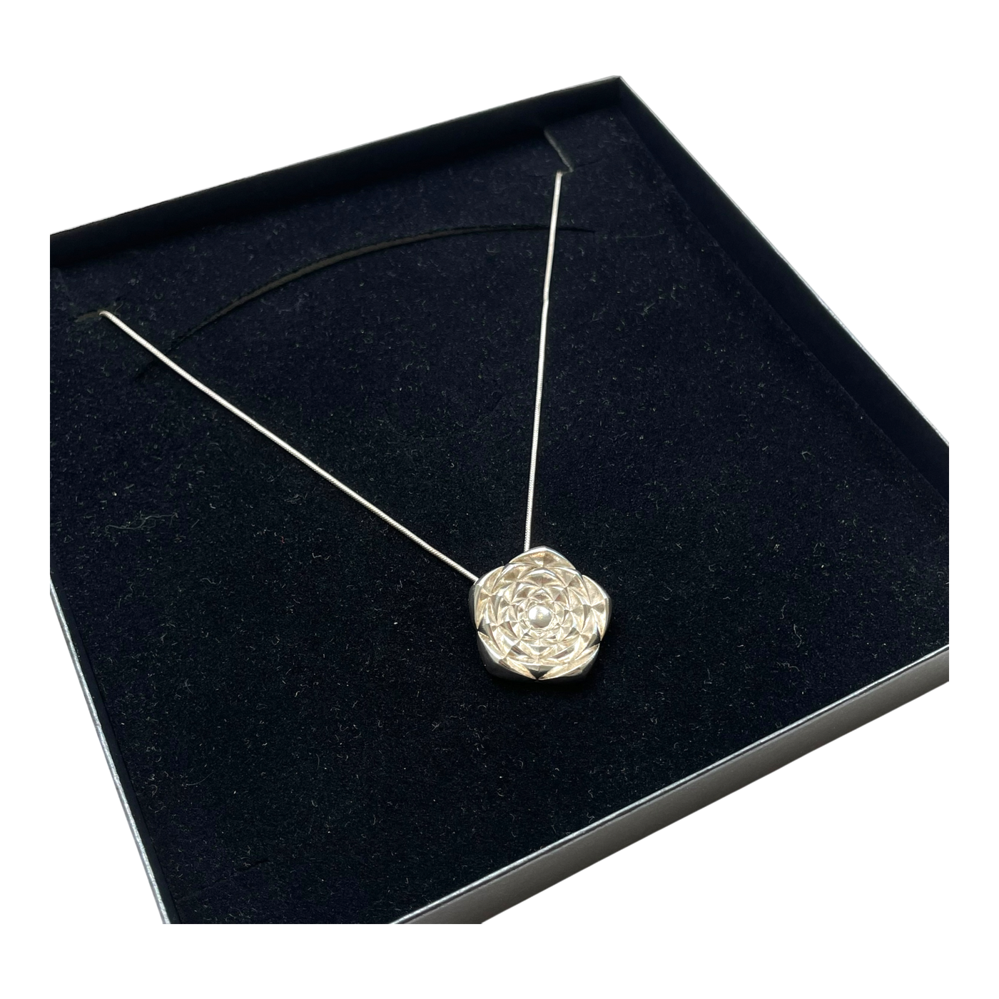 Lumoava roosa necklace, silver