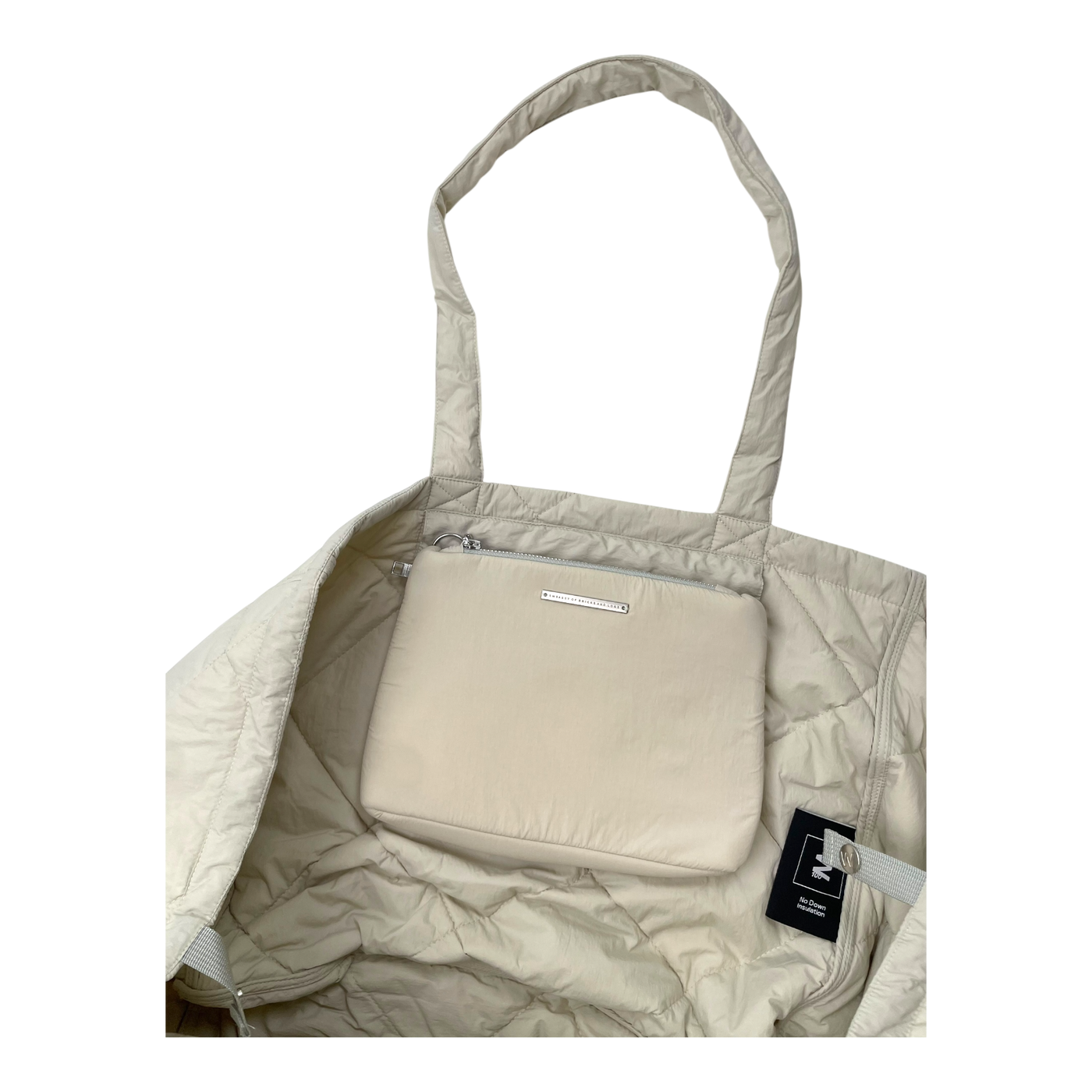 Embassy of Bricks and Logs albi quilted bag, off white