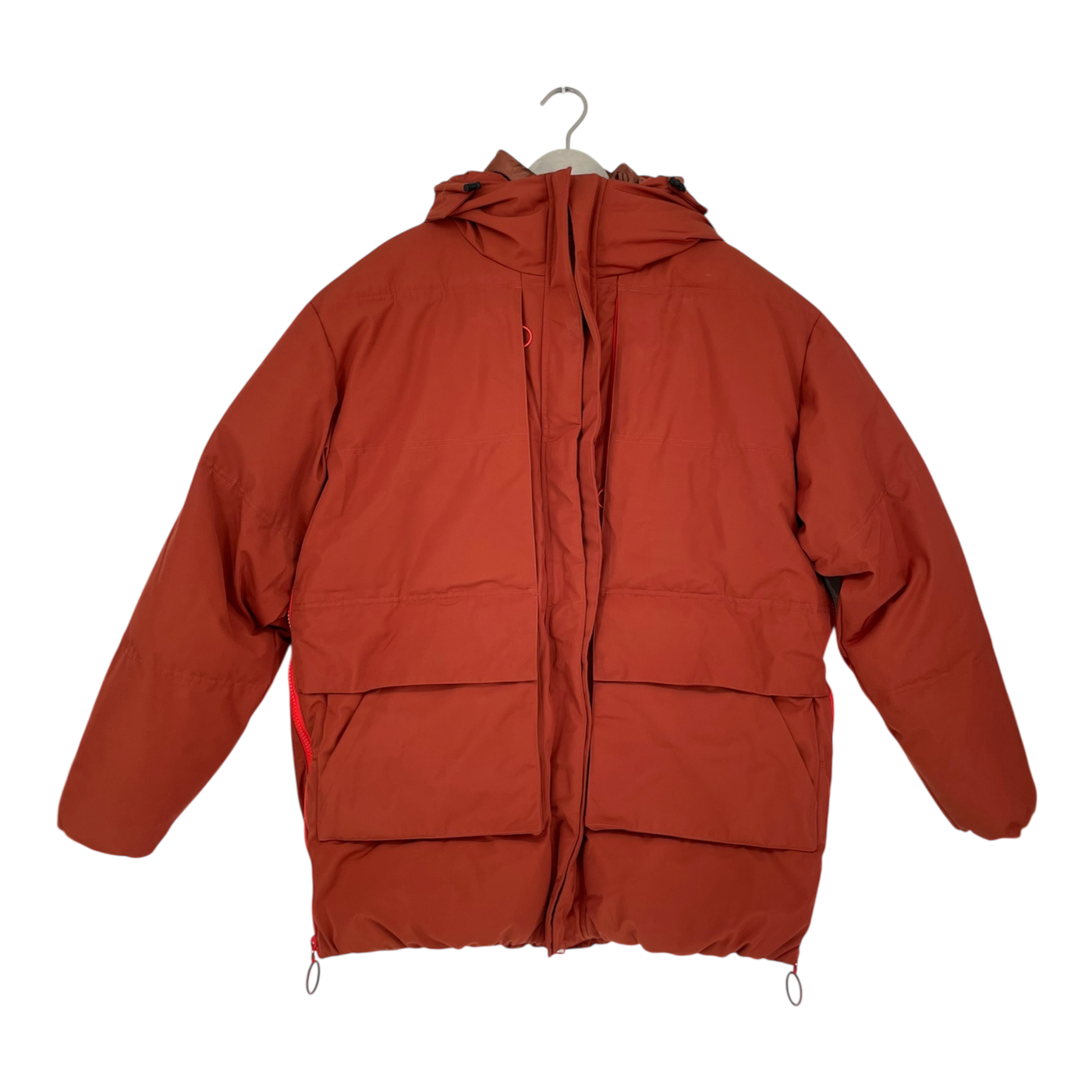 Embassy of Bricks and Logs Ekonda short parka, burnt red | unisex L