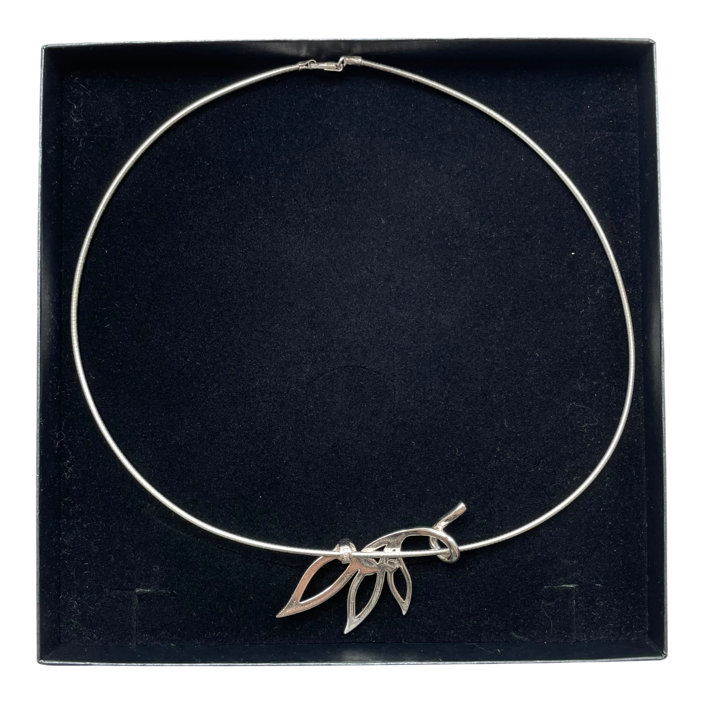Lumoava pihla necklace, silver
