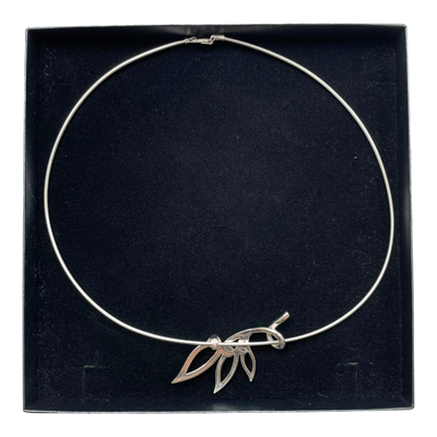 Lumoava pihla necklace, silver