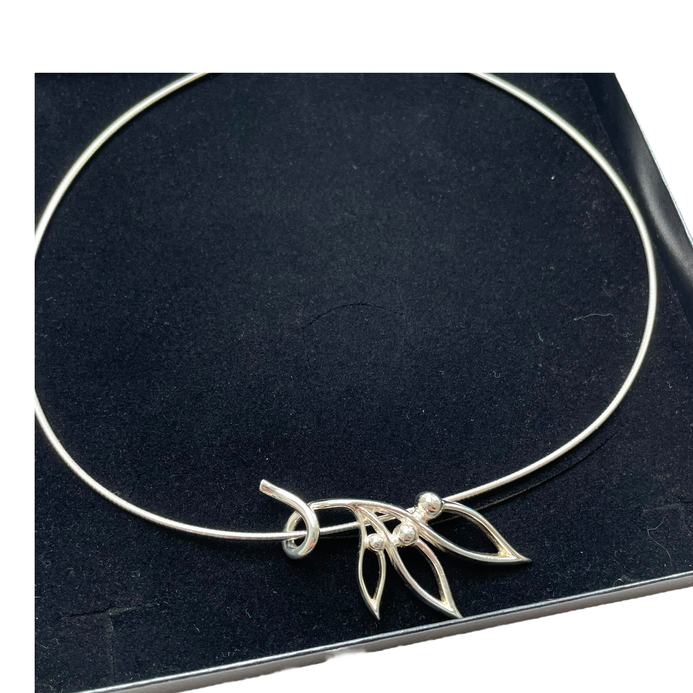 Lumoava pihla necklace, silver